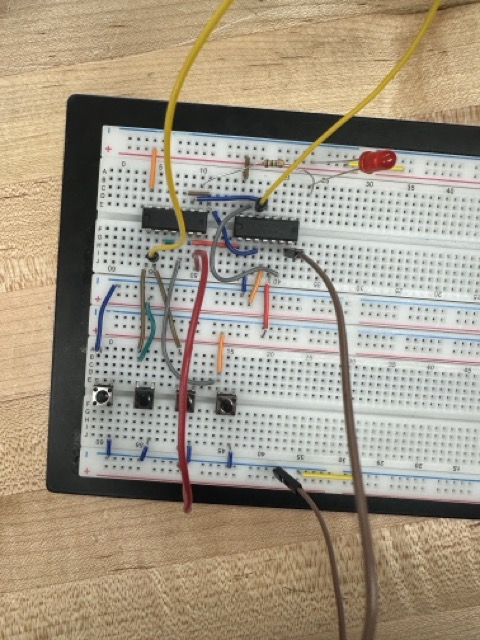Majority vote circuit assembled on breadboard